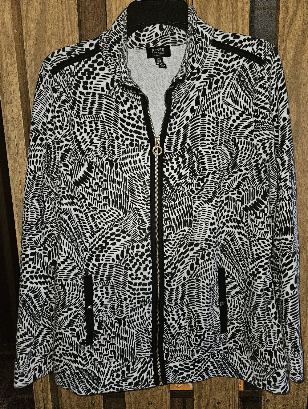 Jones New York Sz L Black & White Patterned Zip Jacket
